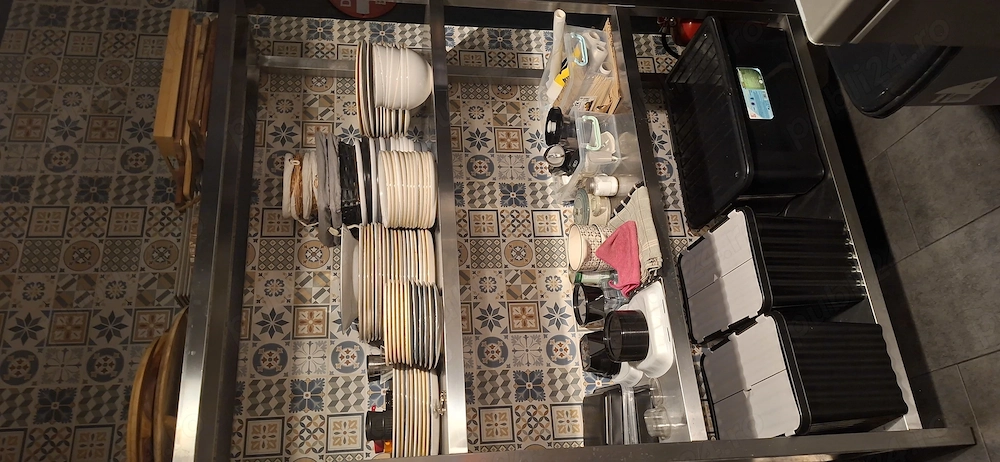 Bucatarie profesionala completa HoReCa - cuptor, friteuza, grill, inox si frigorifice , farfurii, chiuveta , spalator - Imagine 4