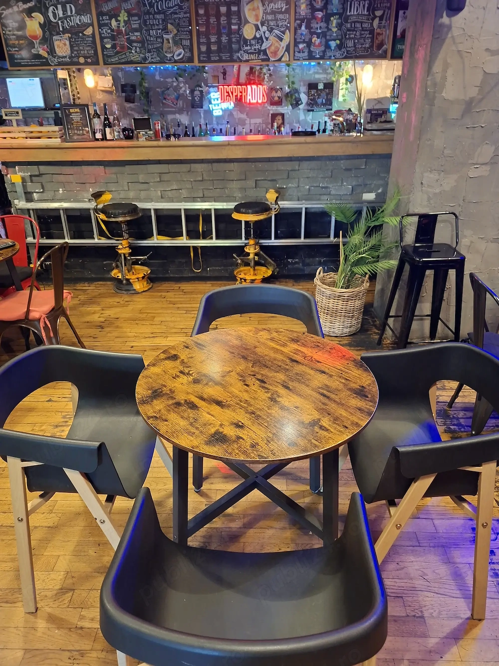 Mobilier restaurant bar - mese 80x80, mese rotunde si scaune metalice industriale - Imagine 2