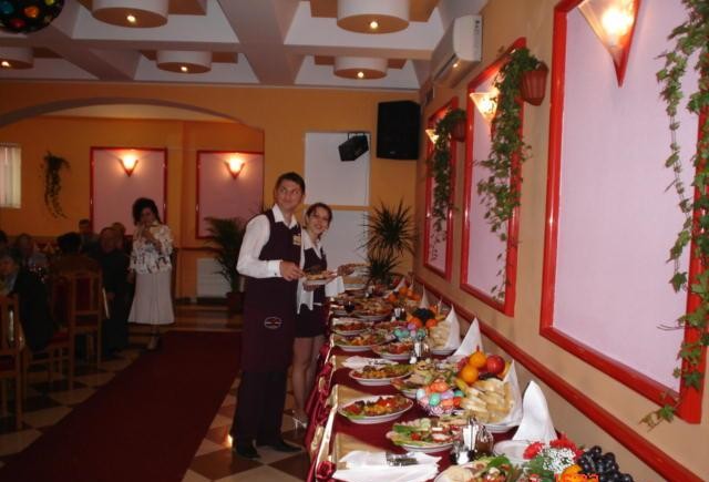 Restaurant de vanzare la cheie cu gradina de vara si 3 terase - Targu Ocna, Bacau - Imagine 4