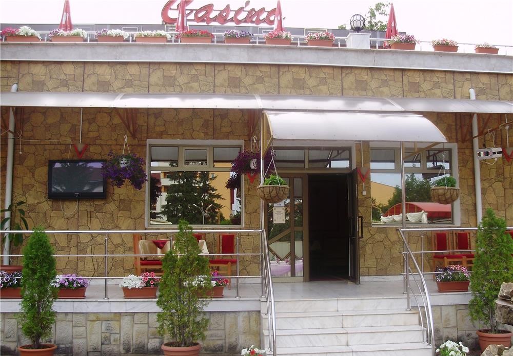 Restaurant la cheie cu gradina de vara si 3 terase - Targu Ocna, langa Salina