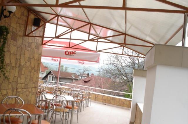 Restaurant la cheie cu gradina de vara si 3 terase - Targu Ocna, langa Salina - Imagine 3