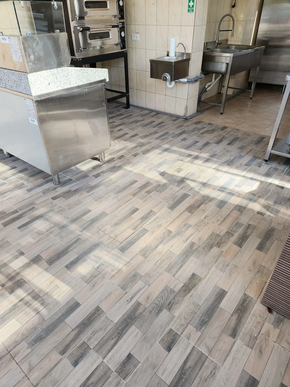 Afacere la cheie Fast Food, Pizzerie si Rotiserie de inchiriat – Bacau, 75 mp complet utilata - Imagine 6