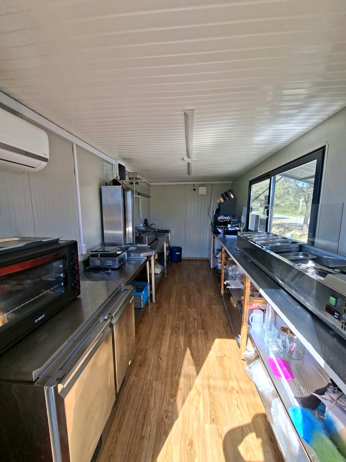 Vând FAST-FOOD complet utilat!  – Container Comercial 6m, Shaormerie, Grill, Terasa, Mehedinti - Imagine 2