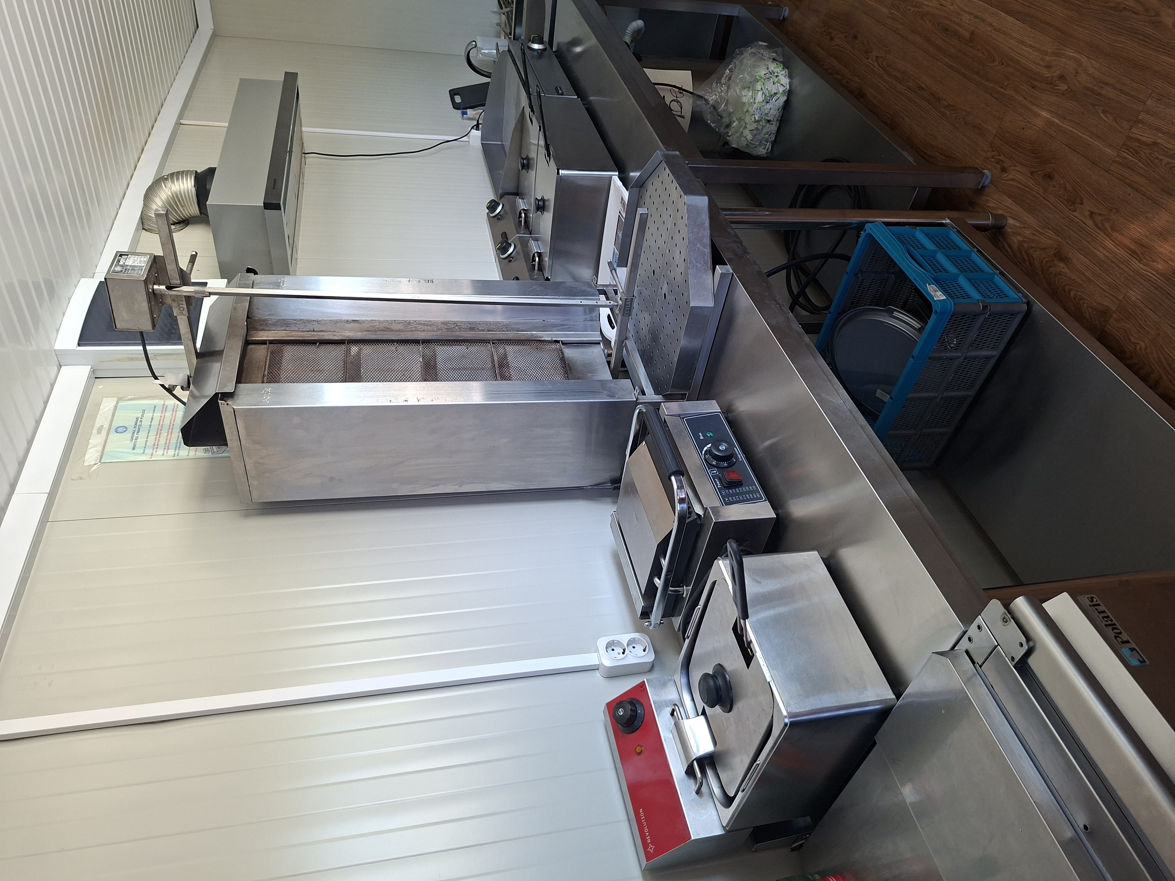 Vând FAST-FOOD complet utilat!  – Container Comercial 6m, Shaormerie, Grill, Terasa, Mehedinti - Imagine 6