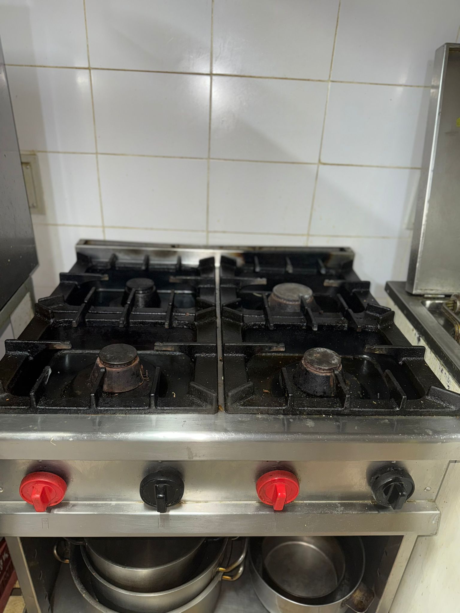 Vand bucatarie profesionala retstaurant, shaormerie, pizzerie plus mobilier=30 de utilaje=13500 EURO – Echipamente HoReCa Profesionale, Bucatarie Completa Utilata, Afacere la Cheie - Imagine 6