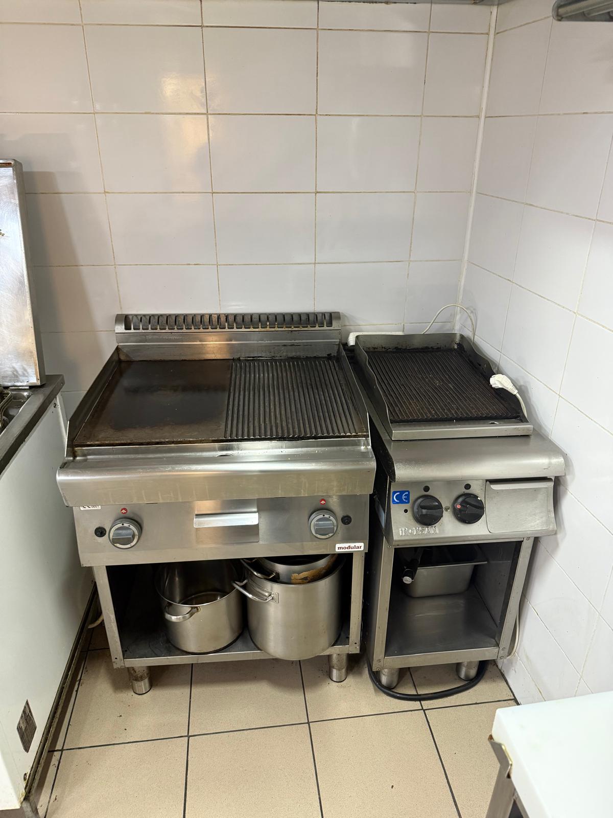 Vand bucatarie profesionala retstaurant, shaormerie, pizzerie plus mobilier=30 de utilaje=13500 EURO – Echipamente HoReCa Profesionale, Bucatarie Completa Utilata, Afacere la Cheie - Imagine 7