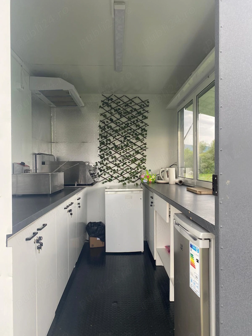 Rulota Fast Food 2024 - 3 Metri, 750 kg, Mobilier Complet, Hota, Chiuveta Inox - Sibiu, Schimb Auto