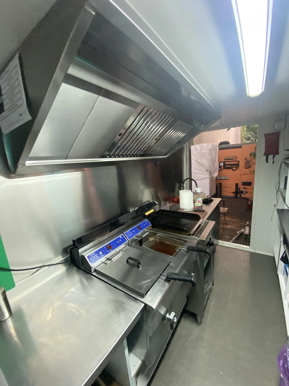Rulota Fast Food Gehl 4x2 m Complet Utilata - Plita Gaz, Friteuza Dubla, Hota, Frigider - Timis - Imagine 4