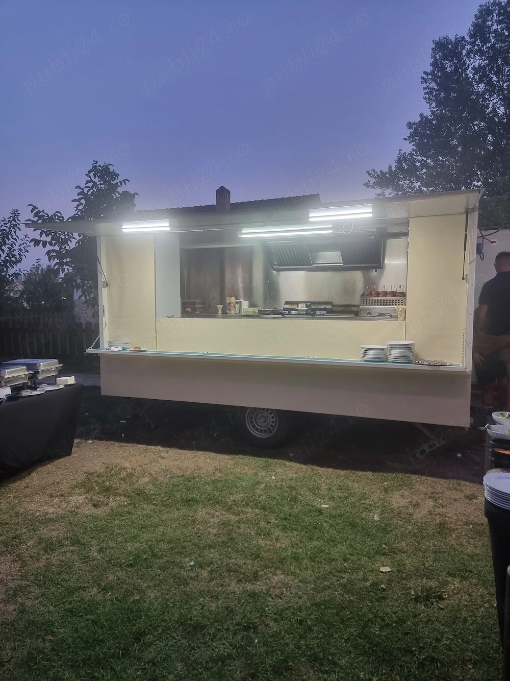 Rulota Fast Food Gehl 4x2 m Complet Utilata - Plita Gaz, Friteuza Dubla, Hota, Frigider - Timis - Imagine 5