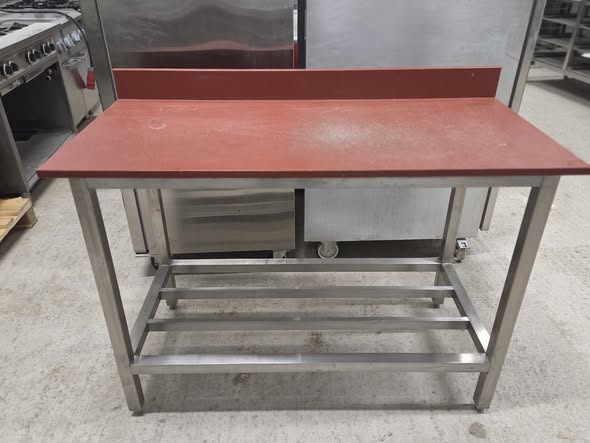 Masa profesionala inox cu blat din polietilena 20 mm, 125x60x87 cm, pentru carmangerie si macelarie, second hand